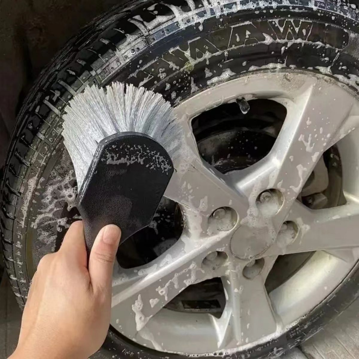 Szczotka do czyszczenia kół sa – Car Cleaning Brush recenzja i cena